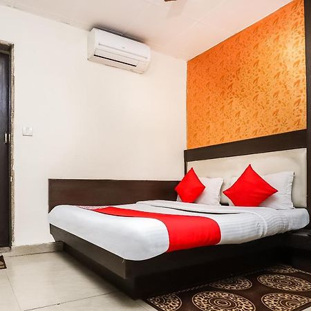 Hotel Shiv Palace New Delhi Bagian luar foto