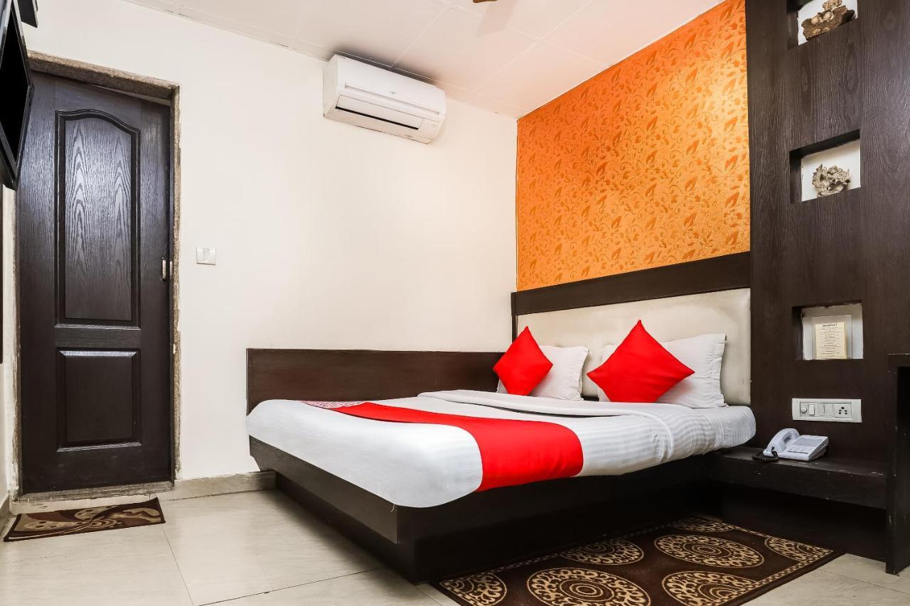 Hotel Shiv Palace New Delhi Bagian luar foto