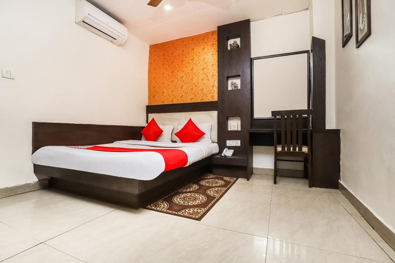 Hotel Shiv Palace New Delhi Bagian luar foto