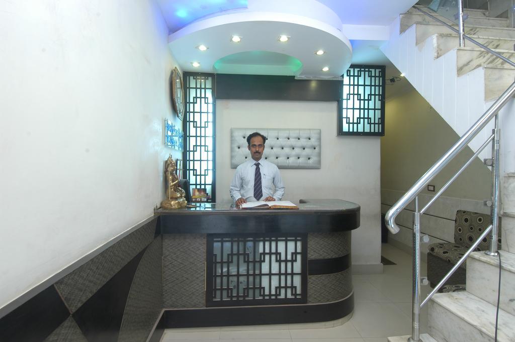 Hotel Shiv Palace New Delhi Bagian luar foto