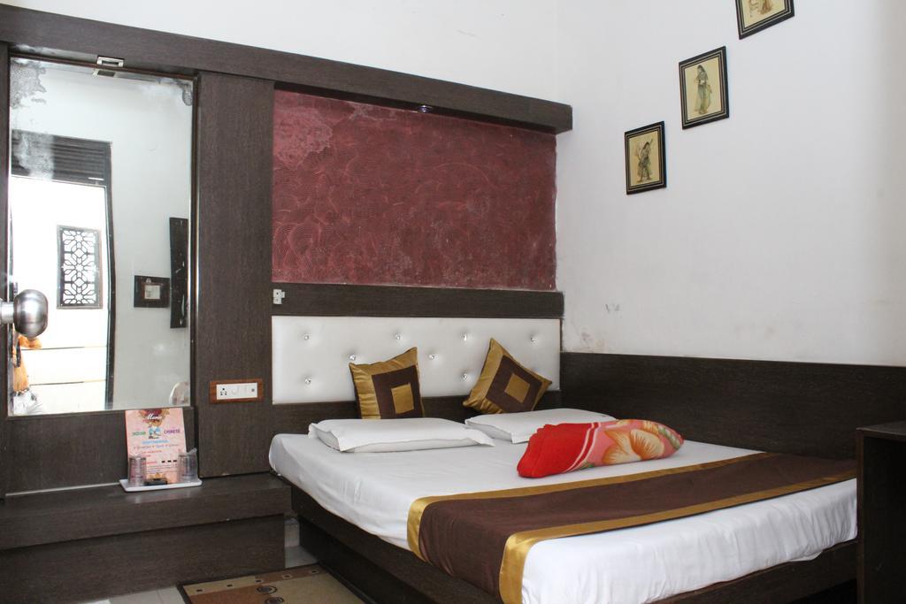 Hotel Shiv Palace New Delhi Bagian luar foto