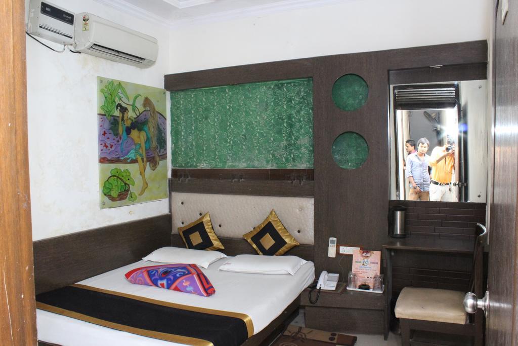 Hotel Shiv Palace New Delhi Bagian luar foto