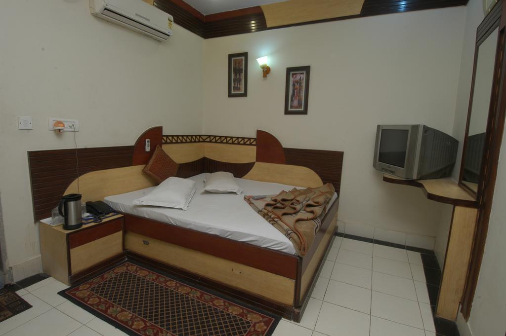 Hotel Shiv Palace New Delhi Bagian luar foto