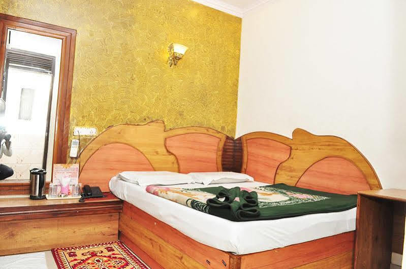 Hotel Shiv Palace New Delhi Bagian luar foto