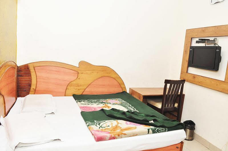 Hotel Shiv Palace New Delhi Bagian luar foto